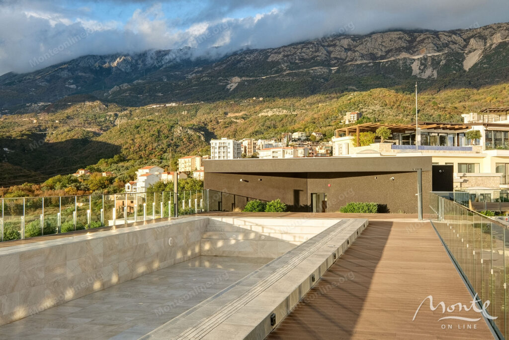 kvartira s 1 spalnej v sovremennom komplekse s bassejnom bechichi 21