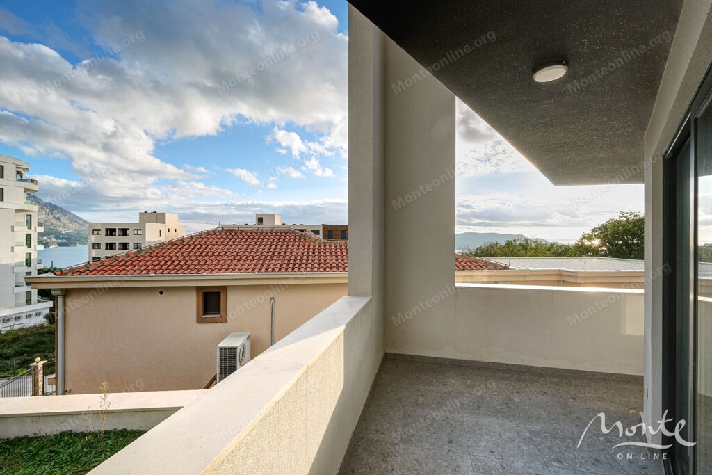 kvartira s 1 spalnej v zakrytom zhilom komplekse u morya bechichi 17