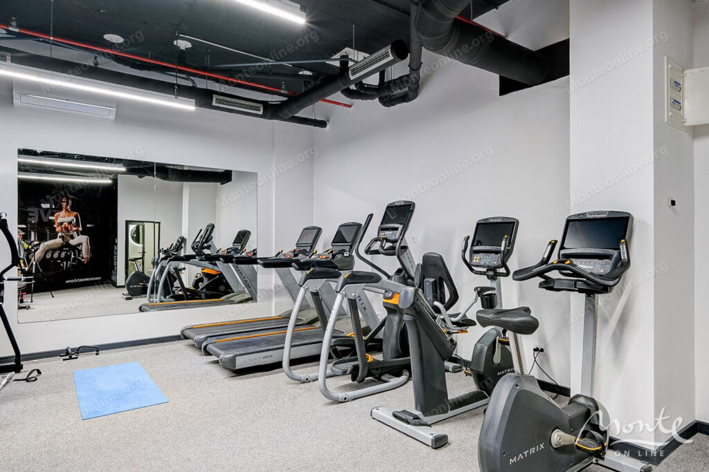 kvartira s 1 spalnej v zakrytom zhilom komplekse u morya bechichi 36