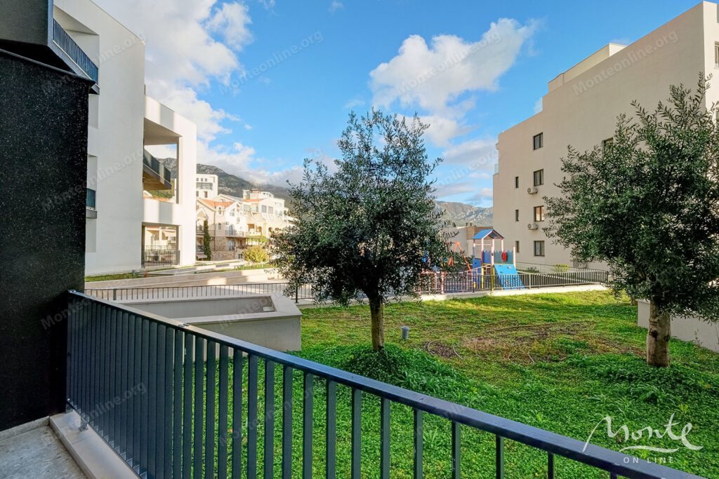 kvartira s 1 spalnej v zhilom komplekse s bassejnom bechichi 10