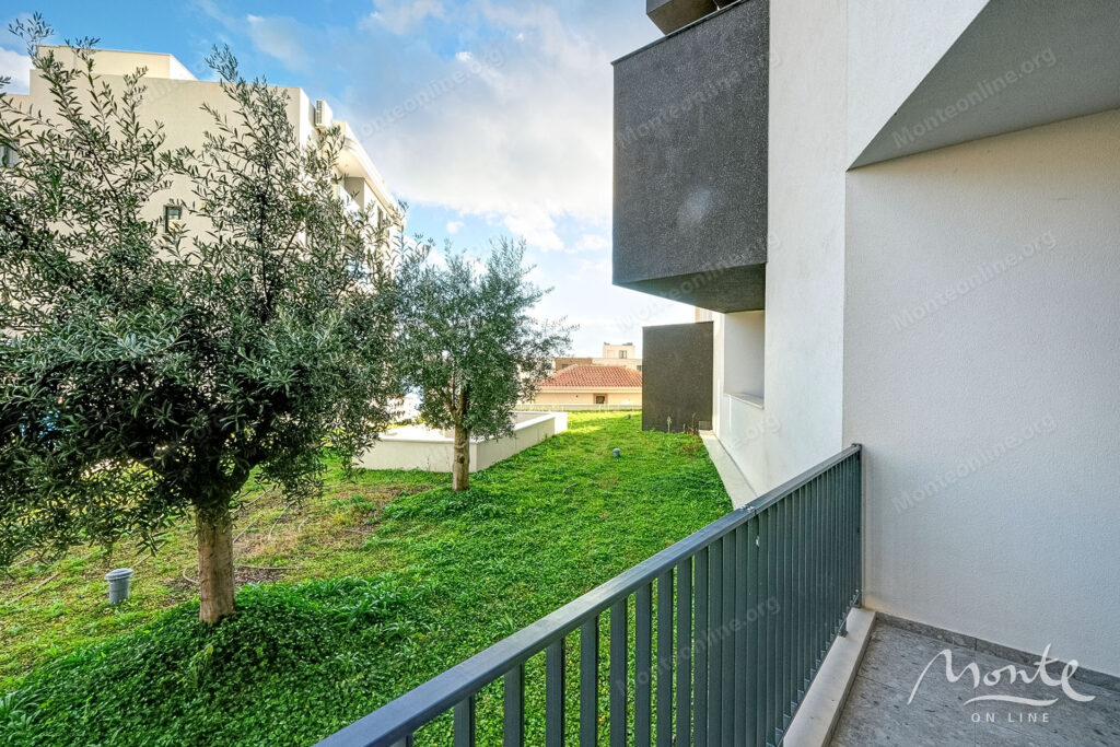 kvartira s 1 spalnej v zhilom komplekse s bassejnom bechichi 14