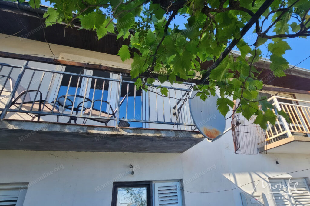 kvartira s 2 spalnyami i vidom na more v shushani bar 18