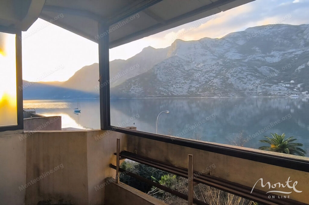 kvartira s 2 spalnyami v risane prakticheski pervaya liniya ot morya 01