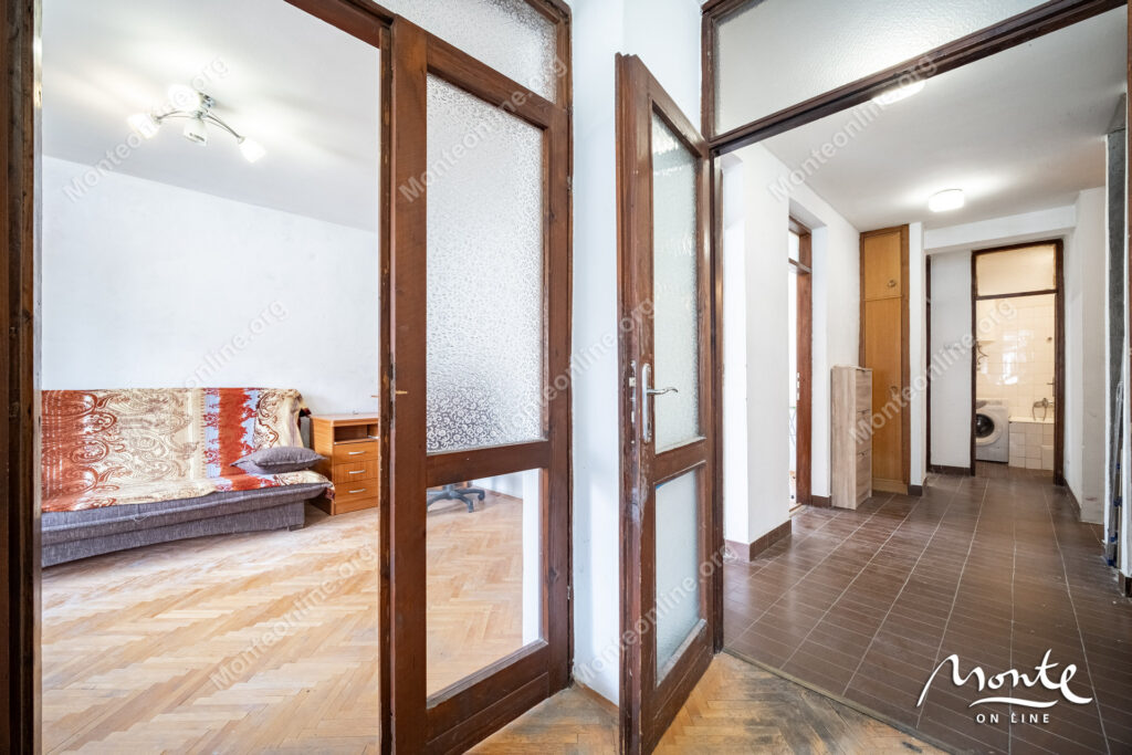 Dvosoban stan u Risi, praktično na prvoj liniji od mora.