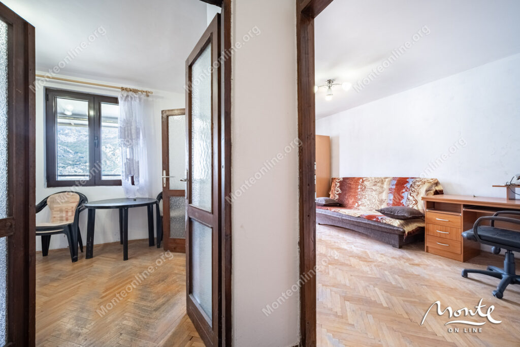 Dvosoban stan u Risi, praktično na prvoj liniji od mora.