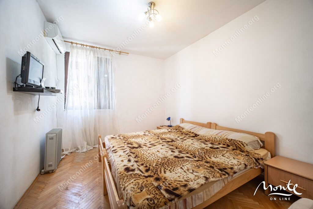 Dvosoban stan u Risi, praktično na prvoj liniji od mora.