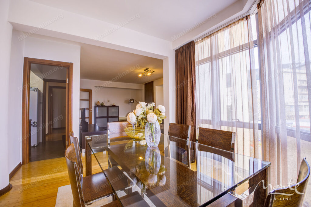 prostornaya kvartira s 2 spalnyami v czentre budvy 05