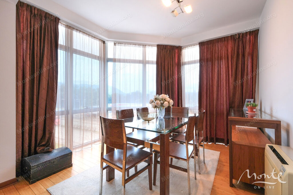 prostornaya kvartira s 2 spalnyami v czentre budvy 06