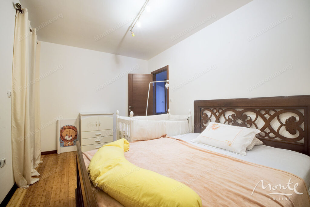 prostornaya kvartira s 2 spalnyami v czentre budvy 10