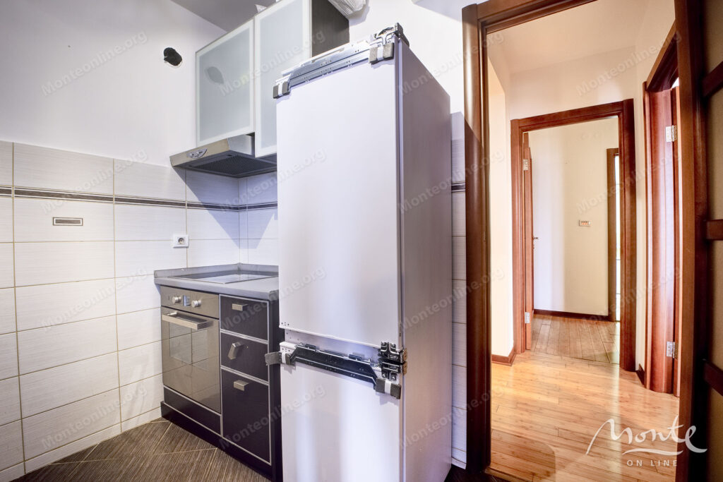 prostornaya kvartira s 2 spalnyami v czentre budvy 11