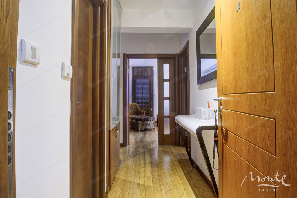 prostornaya kvartira s 2 spalnyami v czentre budvy 12