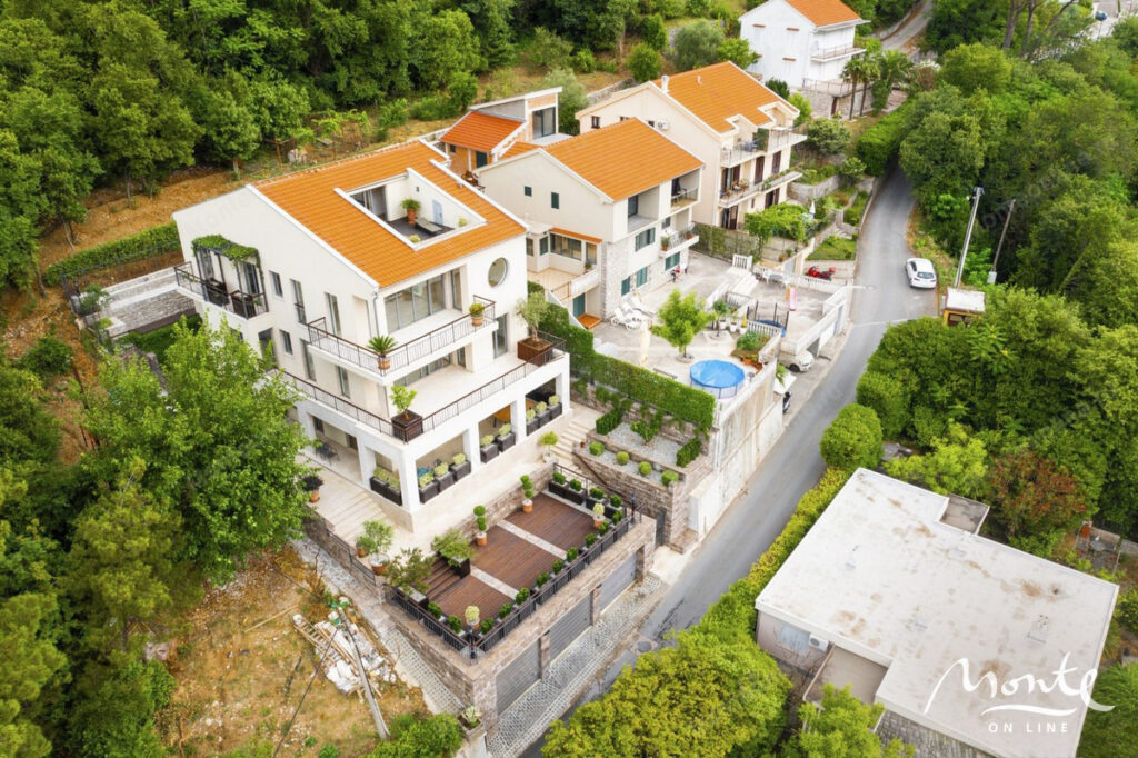 prostornaya kvartira s 2 spalnyami vidom na more dvorom i garazhom v muo kotor 17