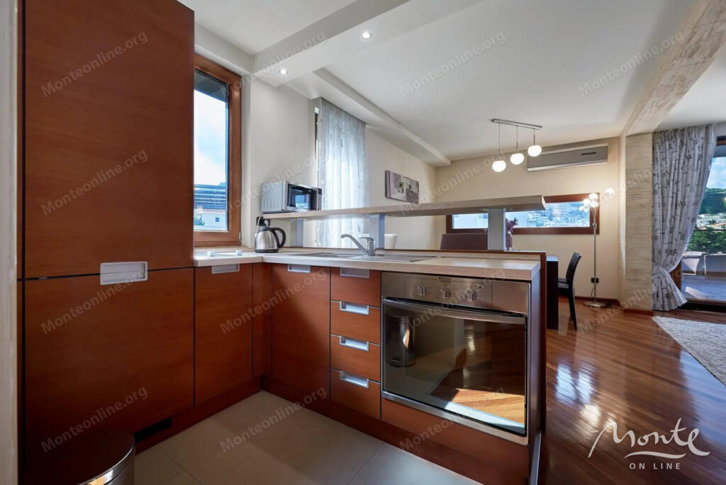 sovremennaya kvartira s 3 spalnyami i parkingom v czentre budvy 03