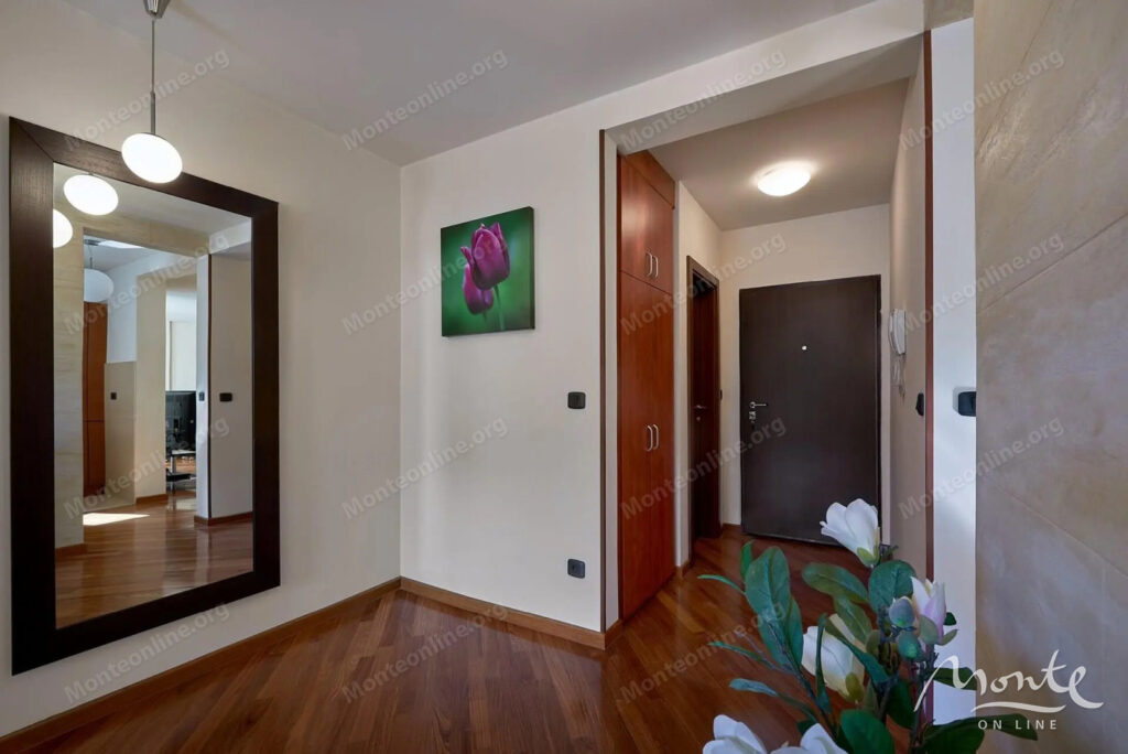 sovremennaya kvartira s 3 spalnyami i parkingom v czentre budvy 06