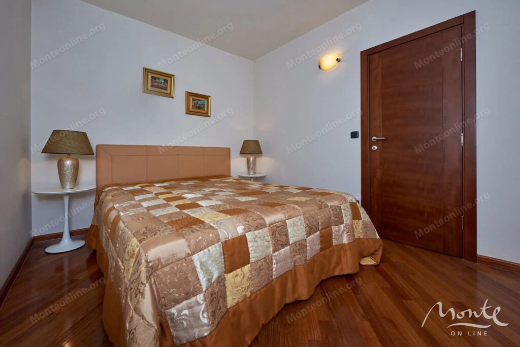 sovremennaya kvartira s 3 spalnyami i parkingom v czentre budvy 09