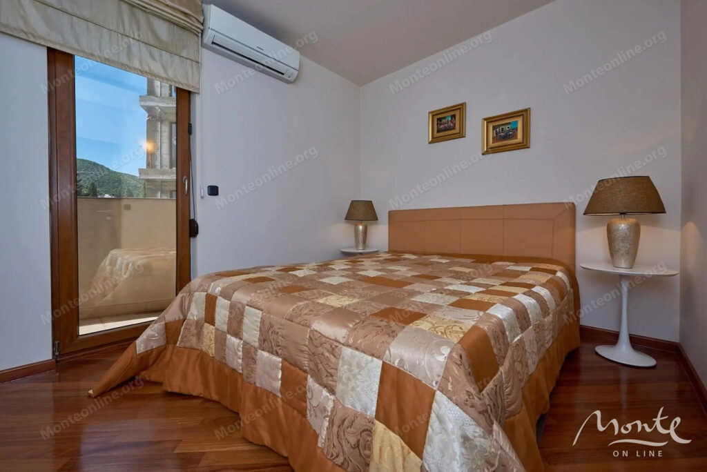 sovremennaya kvartira s 3 spalnyami i parkingom v czentre budvy 10