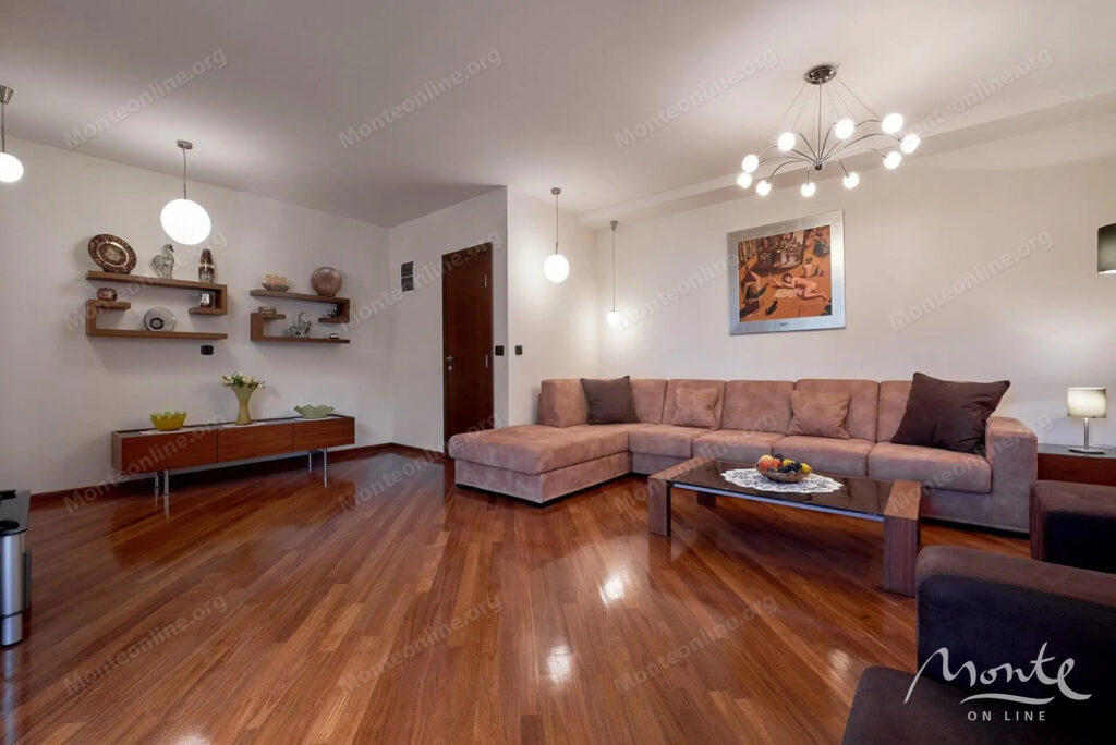 sovremennaya kvartira s 3 spalnyami i parkingom v czentre budvy 15