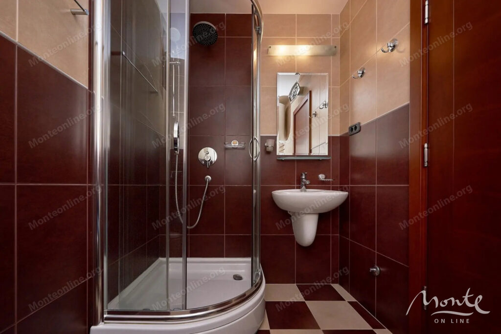 sovremennaya kvartira s 3 spalnyami i parkingom v czentre budvy 22