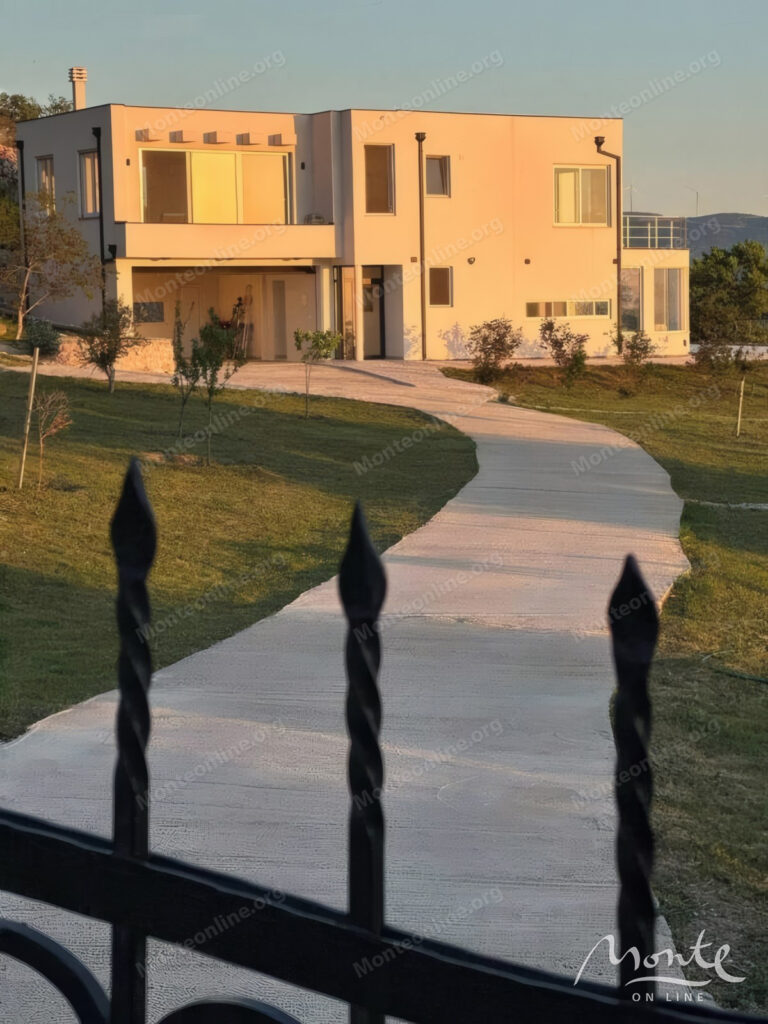 sovremennaya villa s bassejnom i vidom na more v dobra voda bar 07