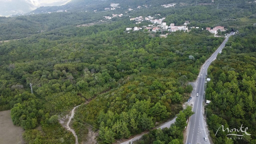 urbanizirovannyj uchastok v kavache ryadom s kanatnoj dorogoj kotor lovchen 01