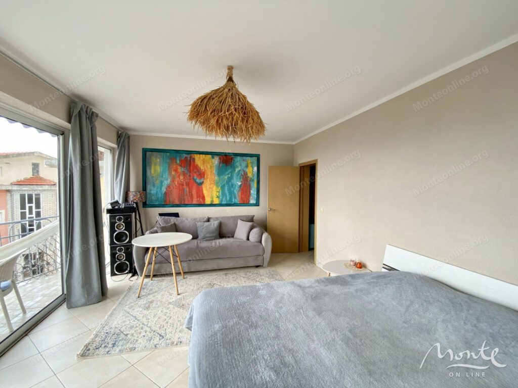 uyutnaya kvartira s 1 spalnej s panoramnym vidom na more i budvu 02