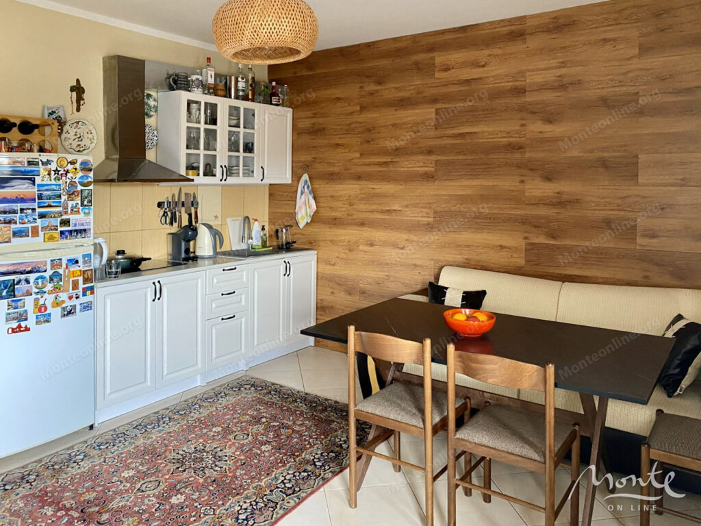 uyutnaya kvartira s 1 spalnej s panoramnym vidom na more i budvu 05