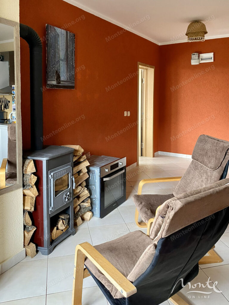 uyutnaya kvartira s 1 spalnej s panoramnym vidom na more i budvu 07