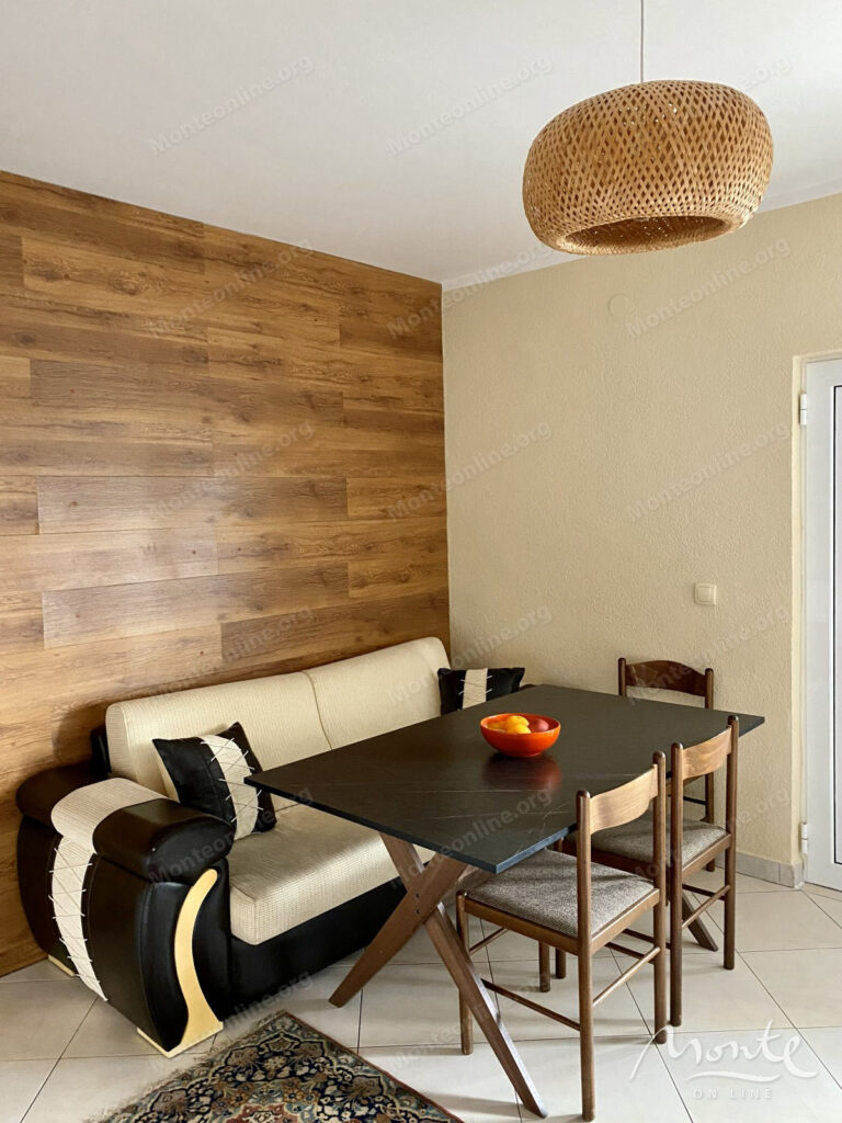 uyutnaya kvartira s 1 spalnej s panoramnym vidom na more i budvu 08