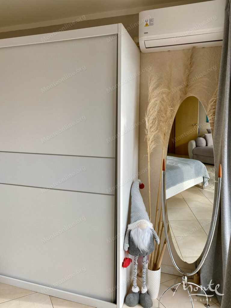 uyutnaya kvartira s 1 spalnej s panoramnym vidom na more i budvu 12