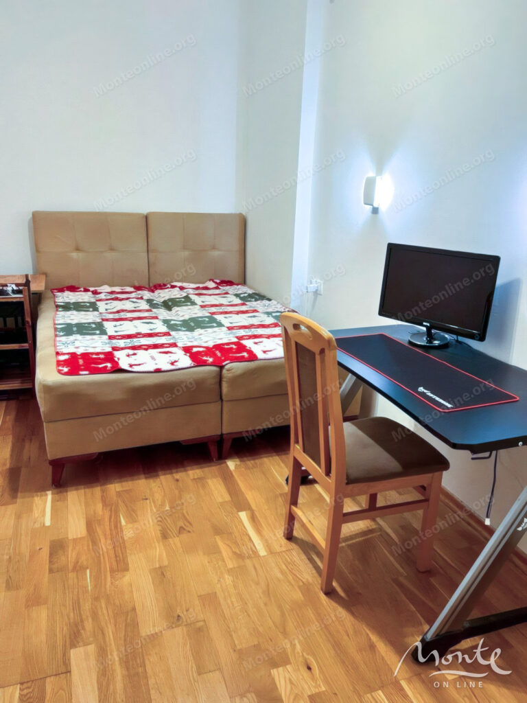 uyutnaya kvartira s 1 spalnej terrasoj i vidom na gory v budve 06