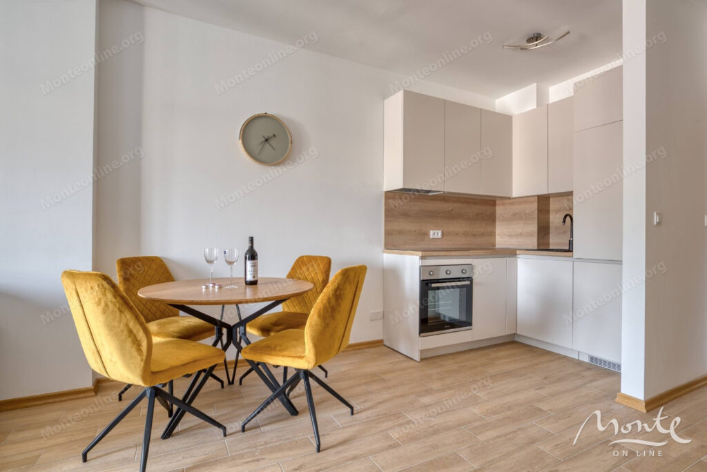 uyutnaya kvartira s 1 spalnej v sovremennom komplekse old bakery v budve 07