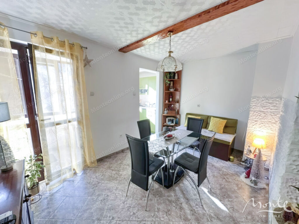 uyutnaya kvartira s 1 spalnej v spokojnoj chasti kotora 01