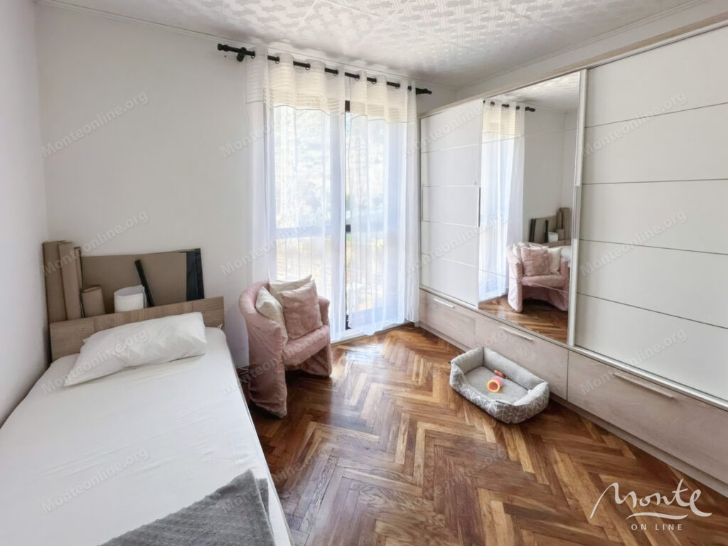 uyutnaya kvartira s 1 spalnej v spokojnoj chasti kotora 04