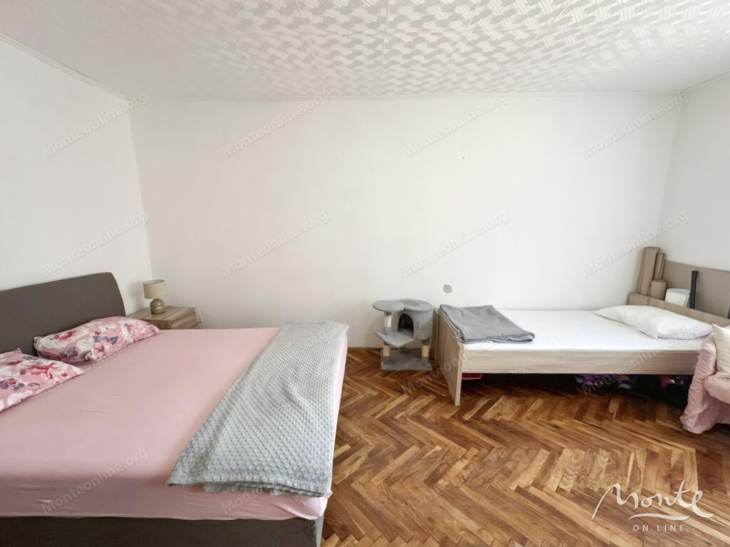 uyutnaya kvartira s 1 spalnej v spokojnoj chasti kotora 06