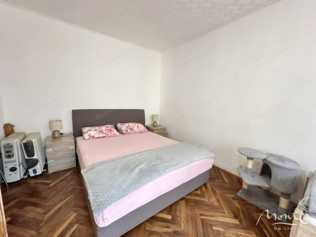 uyutnaya kvartira s 1 spalnej v spokojnoj chasti kotora 07