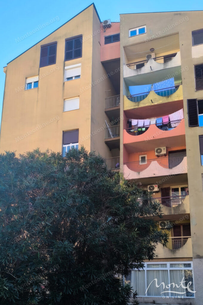 uyutnaya kvartira s 1 spalnej v spokojnoj chasti kotora 15