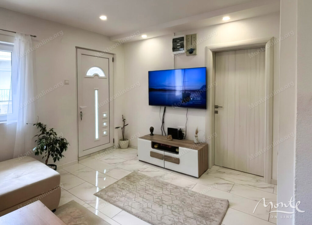 dom s vidom na more i potenczialom mini otelya v dobra voda bar 04