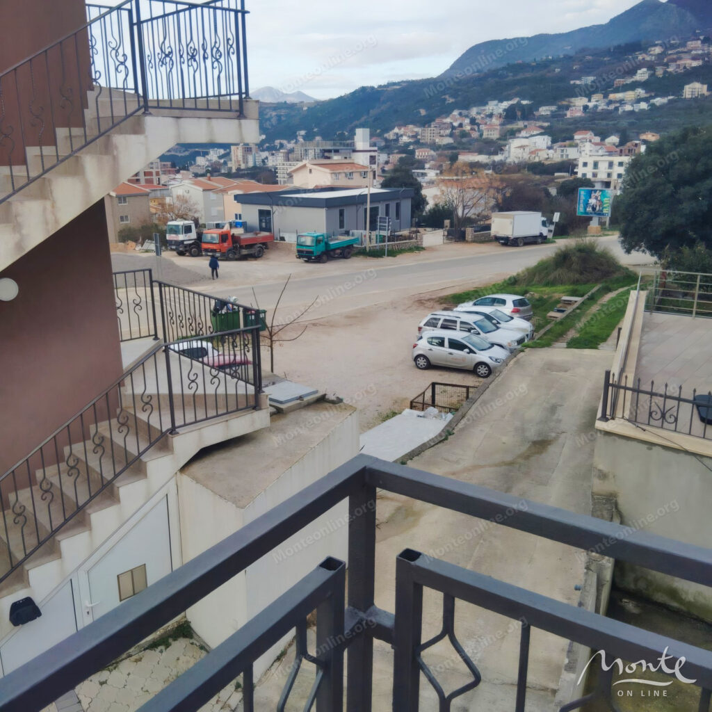 dom s vidom na more i potenczialom mini otelya v dobra voda bar 07