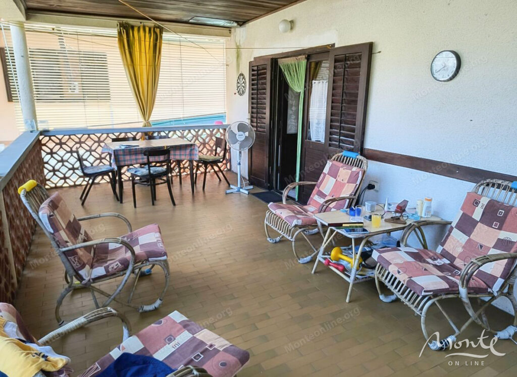 dom v 30 metrah ot morya s garazhom v stolive kotor 06