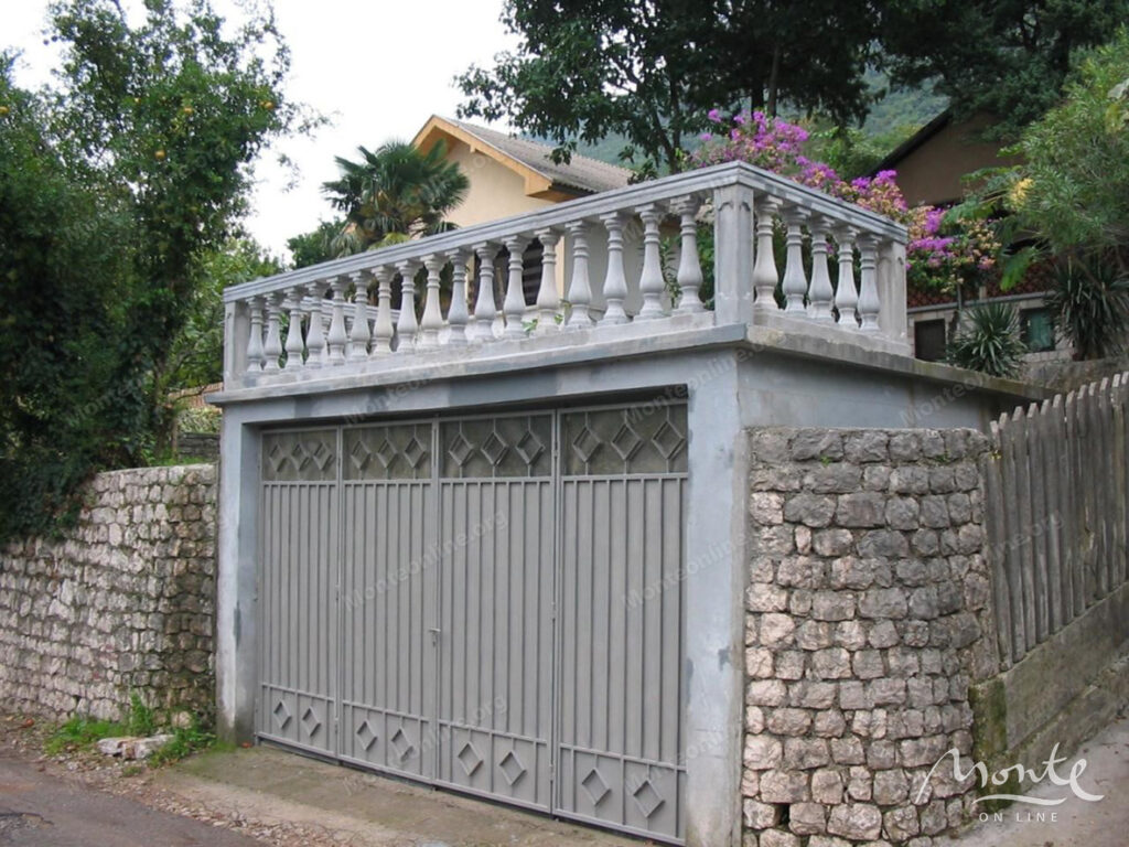 dom v 30 metrah ot morya s garazhom v stolive kotor 17