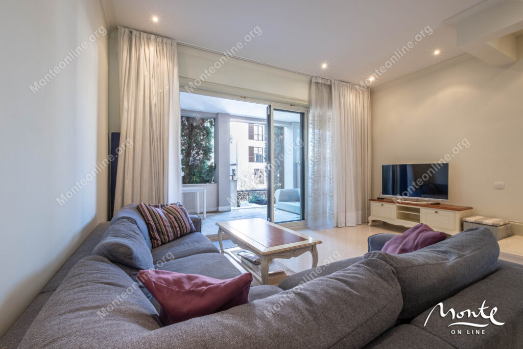 Элитный двухуровневый апартамент в сердце Porto Montenegro, Тиват