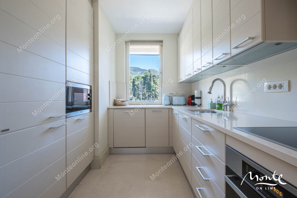 elitnyj dvuhurovnevyj apartament v serdcze porto montenegro tivat 09