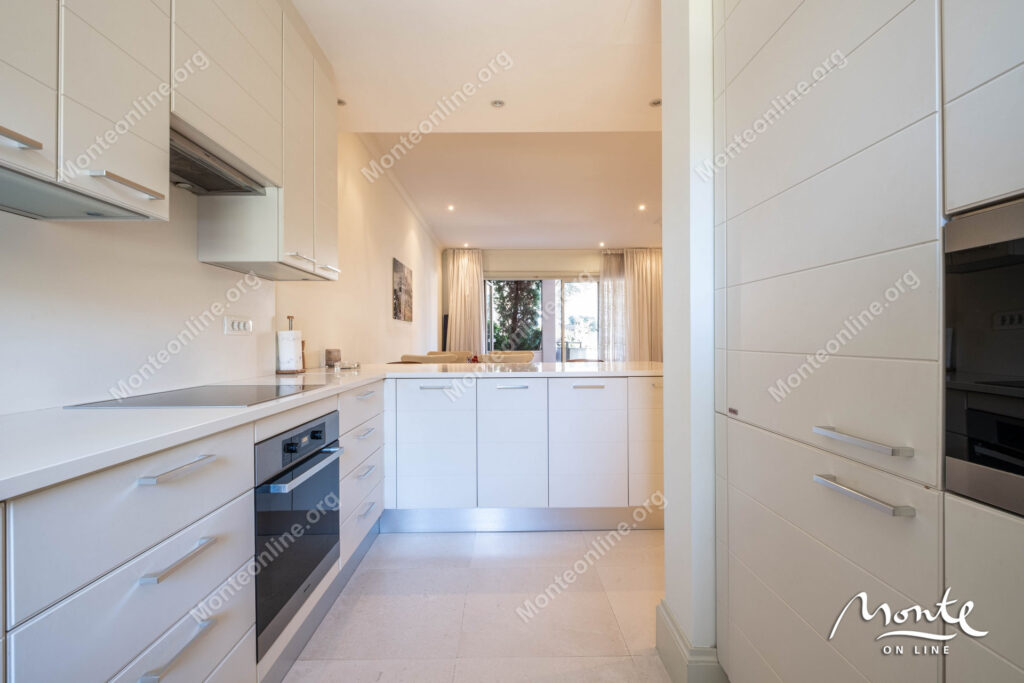 elitnyj dvuhurovnevyj apartament v serdcze porto montenegro tivat 10