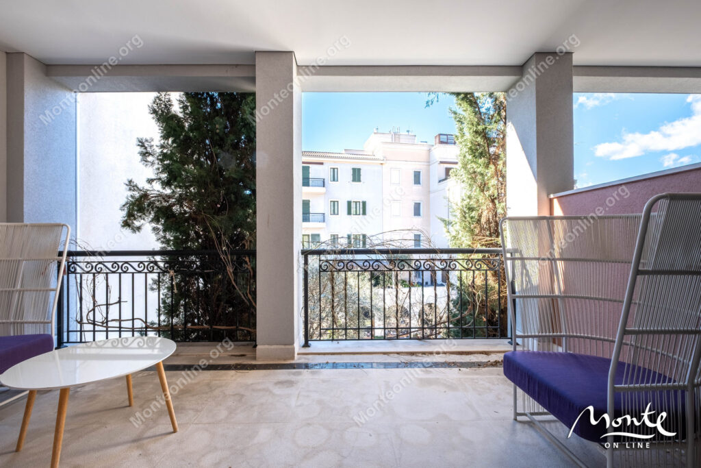 elitnyj dvuhurovnevyj apartament v serdcze porto montenegro tivat 20