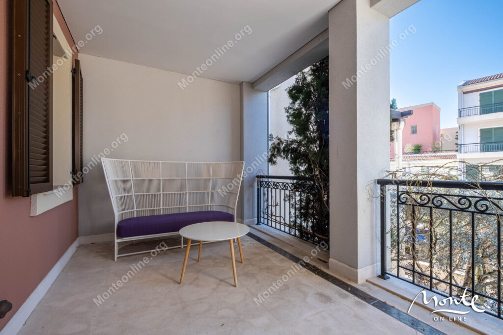 elitnyj dvuhurovnevyj apartament v serdcze porto montenegro tivat 21