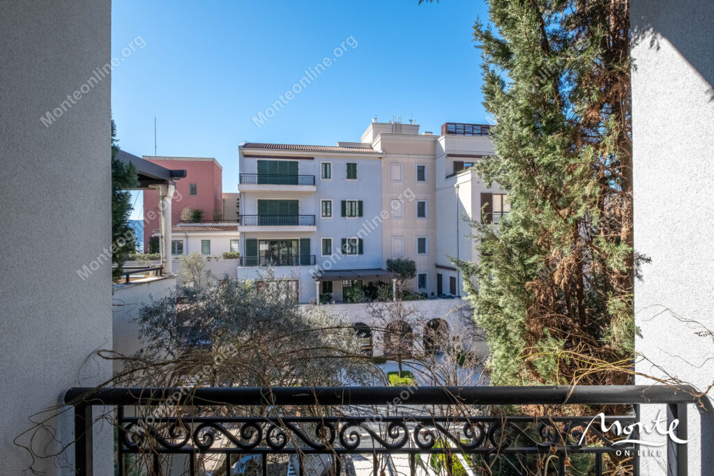 elitnyj dvuhurovnevyj apartament v serdcze porto montenegro tivat 22