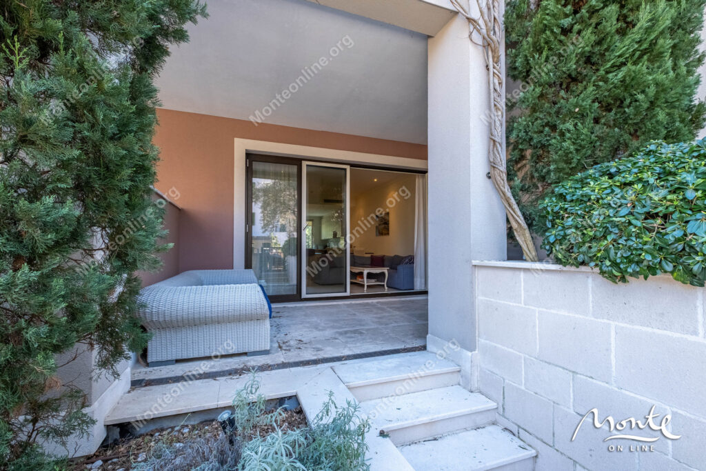 elitnyj dvuhurovnevyj apartament v serdcze porto montenegro tivat 34