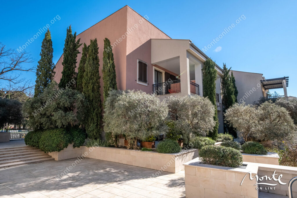 elitnyj dvuhurovnevyj apartament v serdcze porto montenegro tivat 35