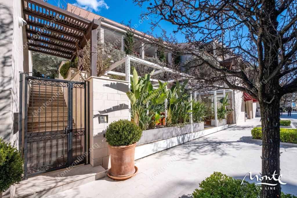 elitnyj dvuhurovnevyj apartament v serdcze porto montenegro tivat 43