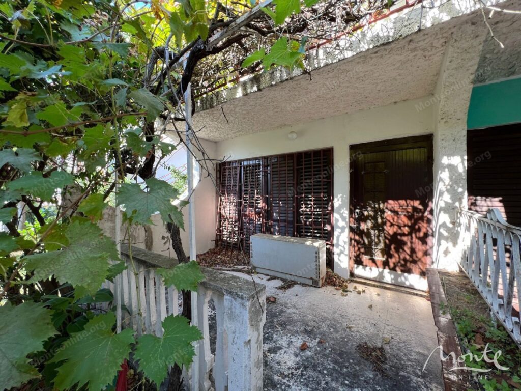 komfortnyj taunhaus s terrasoj v zhilom rajone sutomore 03